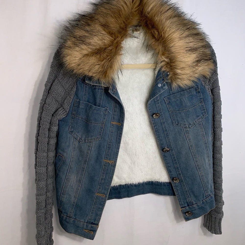Women’s Jean jacket with removable for collar